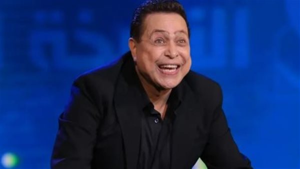 «عاش يا أبطال».. حكيم يحتفل بتأهل مصر للدور الـ32 بأغنية «نص ملعب قلبي»|فيديو