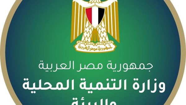منال عوض تتابع الآثار البيئية الناتجة عن حادث غرق صندل بميناء السد العالي شرق بأسوان