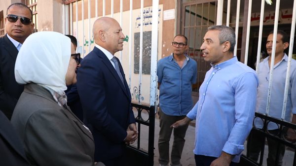 محافظ القاهرة يتفقد لجان الثانوية العامة للاطمئنان على انتظام الامتحانات بمدرسة تحيا مصر