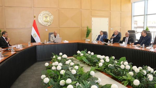 الكهرباء تبحث تسريع التحول للطاقة المتجددة.. تفاصيل اجتماع مهم مع خبراء الجامعات
