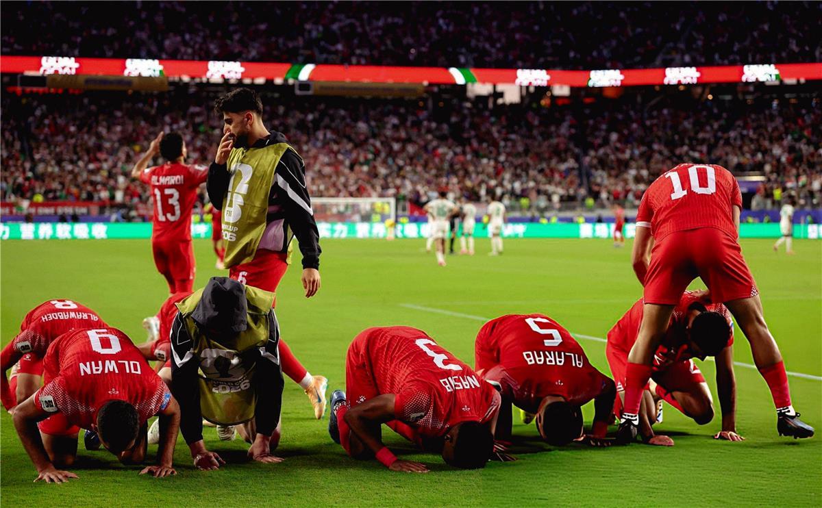 شوبير يكشف موقف الأهلي من ضم نجم منتخب الأردن