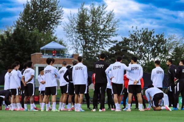 فيفا يعلن إيقاف لاعب منتخب مصر وغيابه أمام أستراليا في كأس العالم