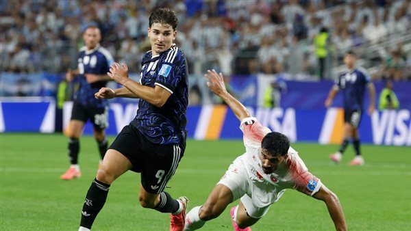 قنبلة الميركاتو.. جوليان ألفاريز يشعل الصراع بين برشلونة وأتلتيكو مدريد