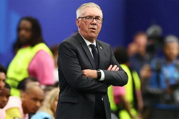 أنشيلوتي يوضح سبب تراجعه عن مشاركة نيمار أمام اليابان ويدافع عن كاسيميرو