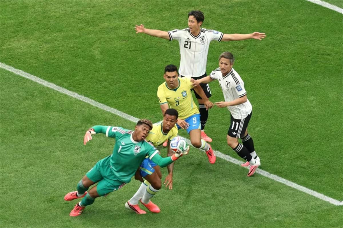 ثنائي البرازيل مهدد بالغياب عن ربع نهائي كأس العالم