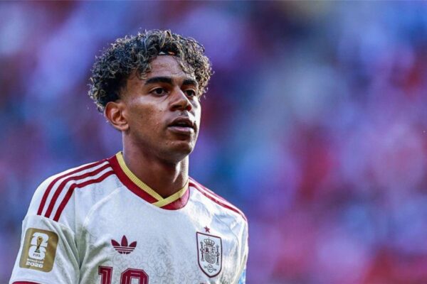 يامال: لست محبوبًا مثل بيدري.. أشبه كريستيانو رونالدو وهددت كوكوريلا بسبب ريال مدريد