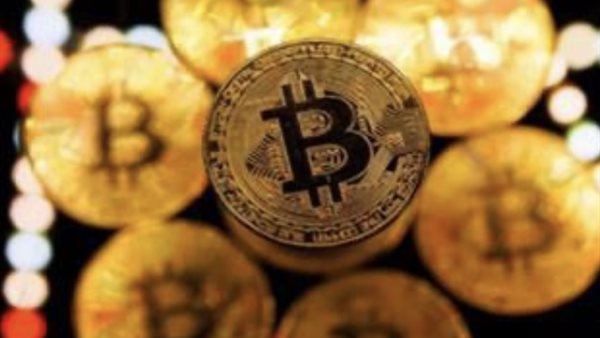 عاجل.. العملات الرقمية تهبط بقوة وبيتكوين يتراجع 4.76% وإيثريوم يفقد 5.27%