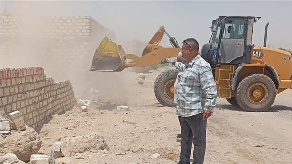 في حملة مكبرة بنجع حمادي.. إزالة 17حالة تعدٍ على أملاك الدولة واسترداد 4291 متر