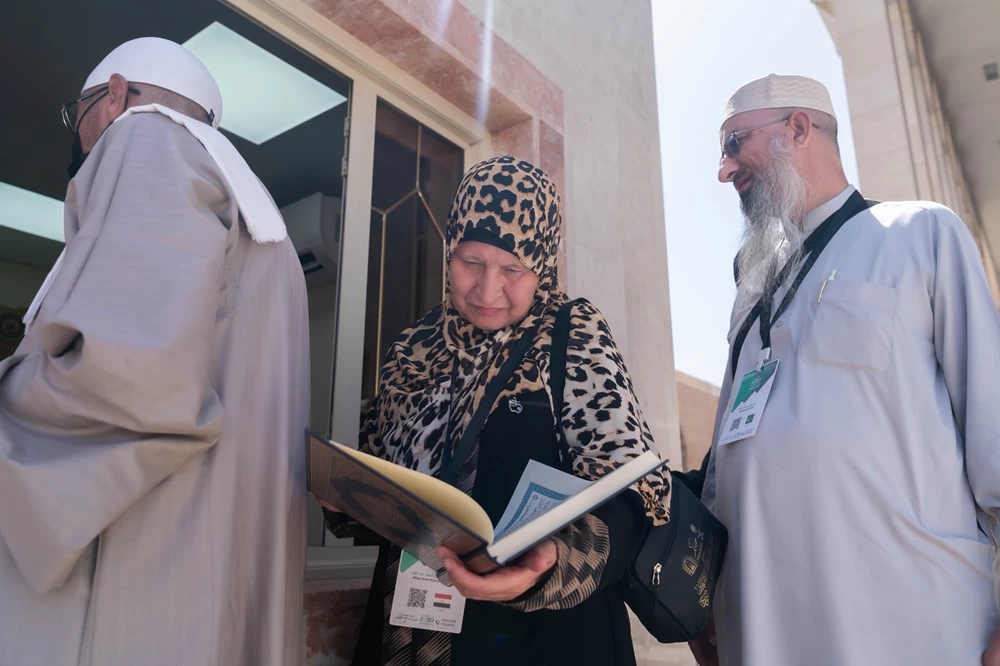 ترجمات معاني القرآن هدية لضيوف خادم الحرمين – أخبار السعودية