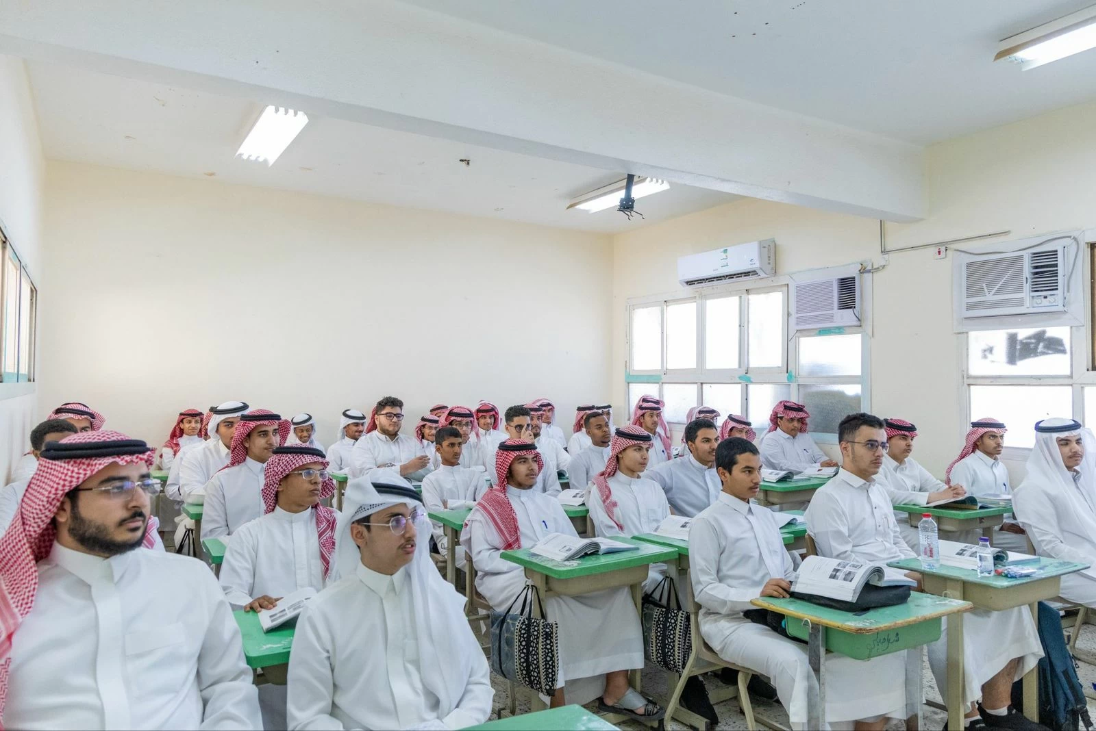 عاجل | قبل 12 يوماً من انطلاق الاختبارات.. 6 ملايين طالب يعودون للمدارس – أخبار السعودية