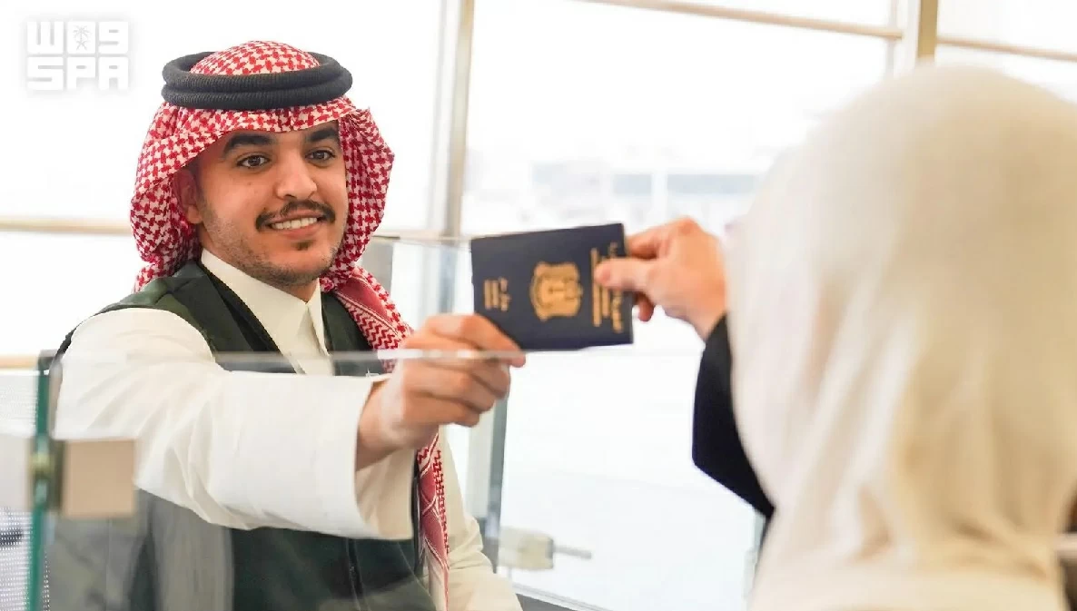 جوازات مطار الملك خالد تنهي إجراءات مغادرة ضيوف الرحمن – أخبار السعودية