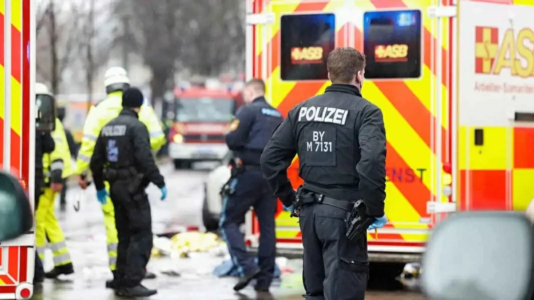 عاجل | مسلح يطلق النار على شرطي ويتحصن داخل شقة برفقة أطفاله في ألمانيا – أخبار السعودية