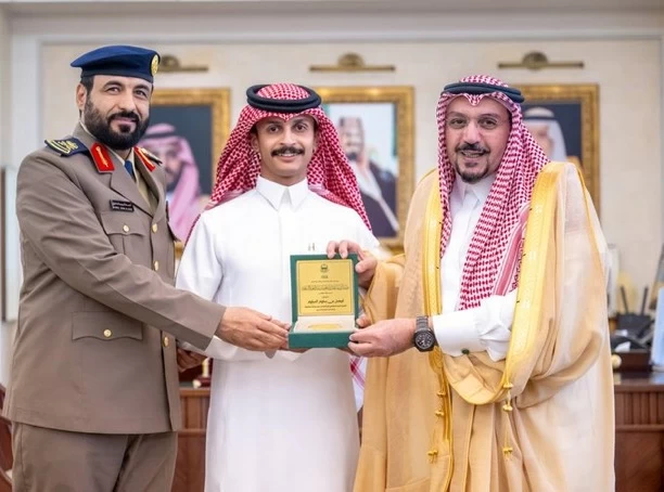 أمير القصيم يكرّم «السلوم» لموقفه البطولي في إبعاد مركبة مشتعلة – أخبار السعودية