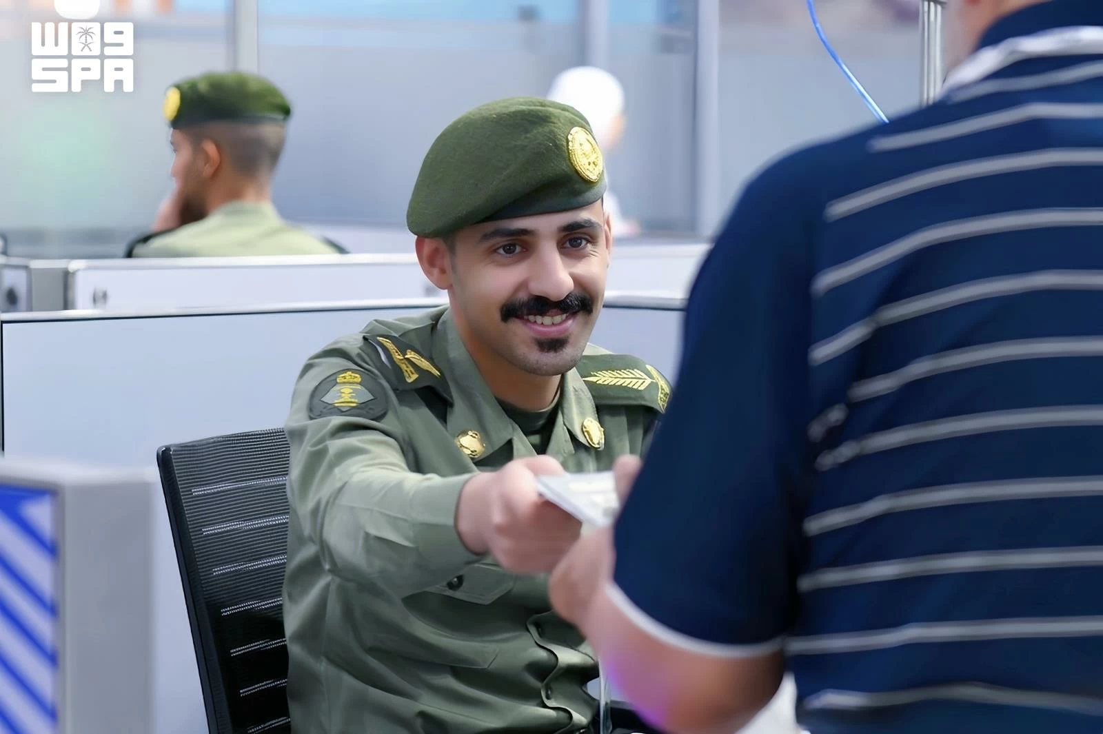 «الجوازات»: كاونتر متنقّل وتراجم ذكية لـ 138 لغة لتسهيل مغادرة الحجاج – أخبار السعودية