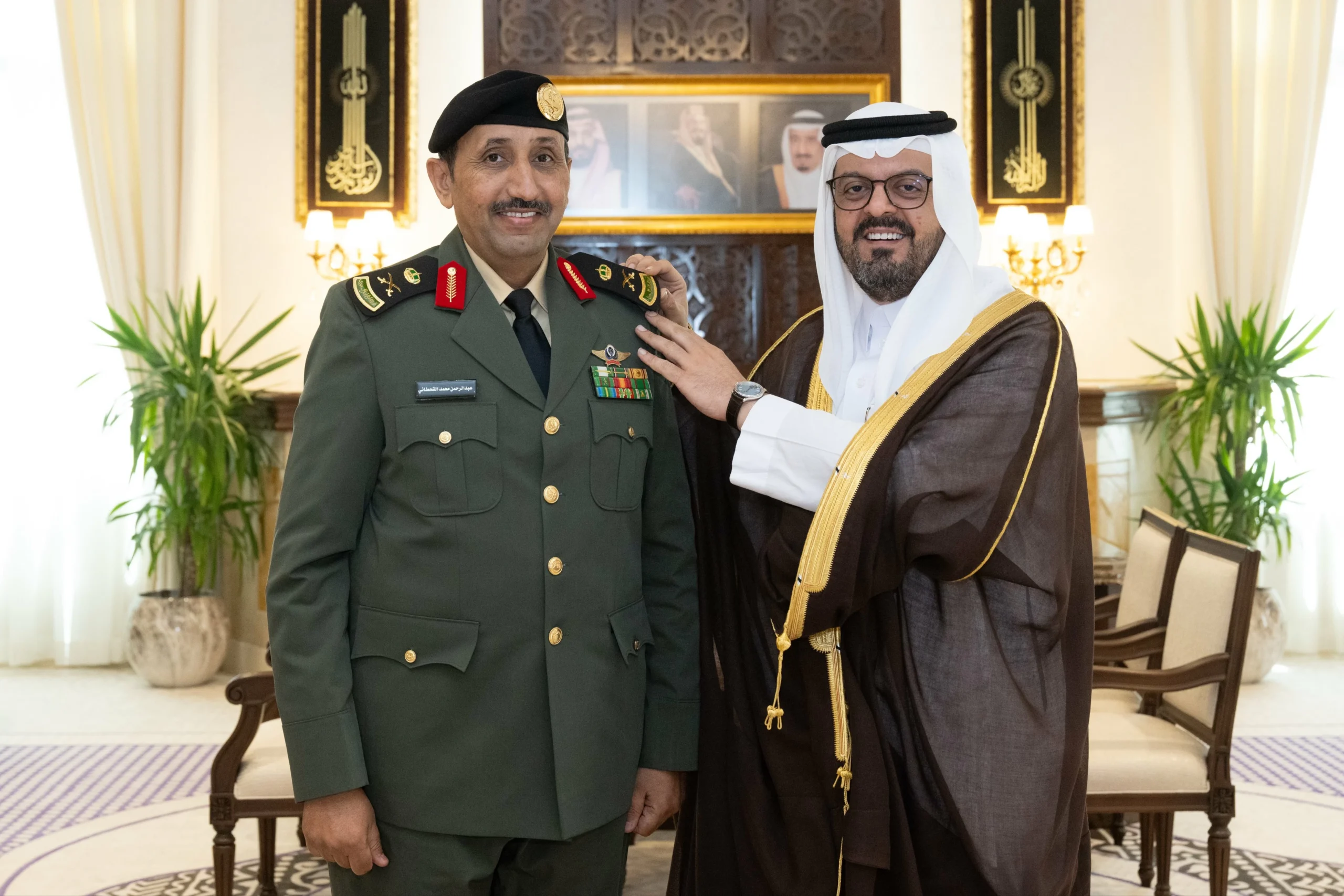 نائب أمير مكة يقلّد القحطاني رتبته الجديدة – أخبار السعودية