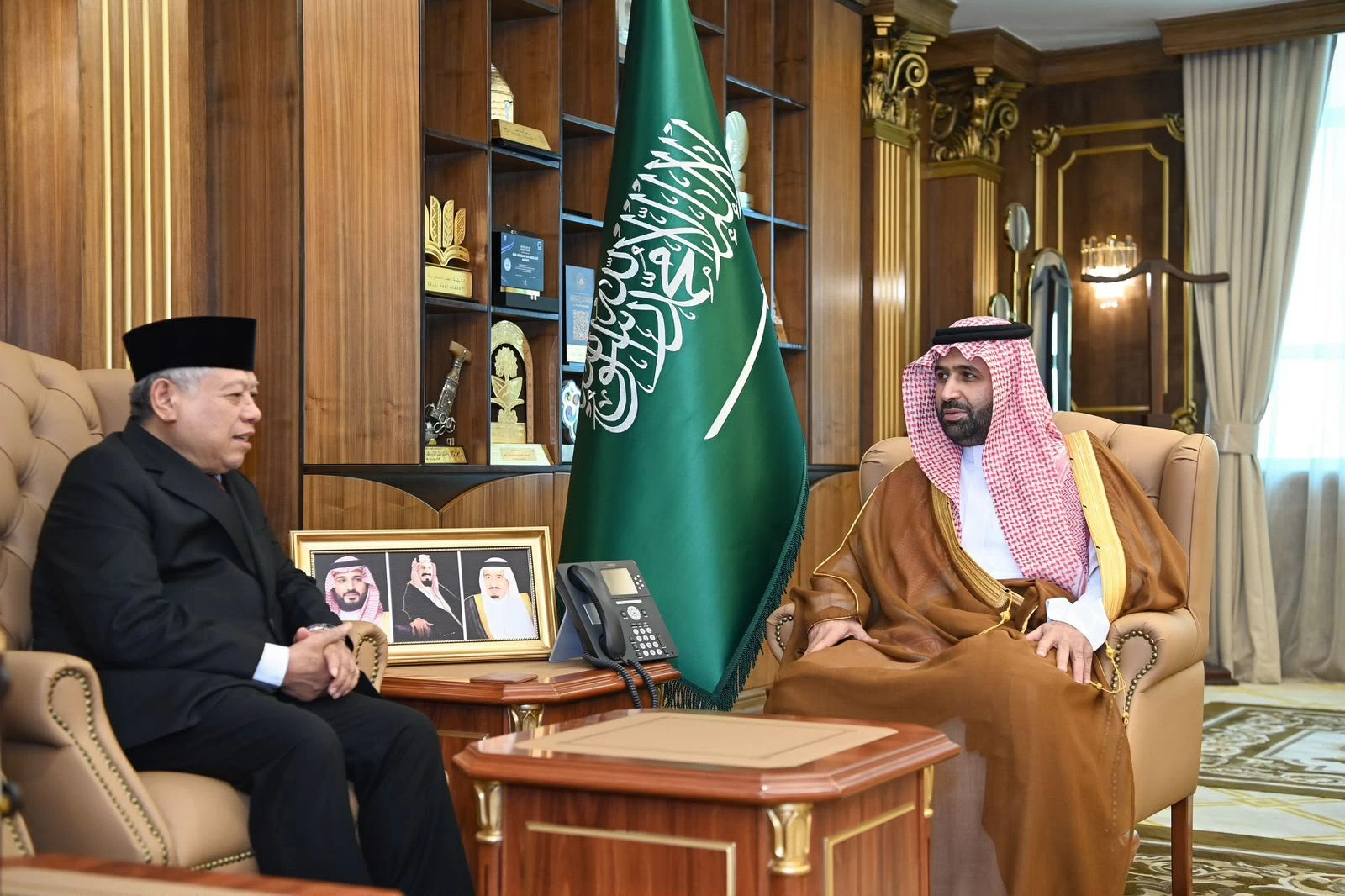 أمير جازان وسفير إندونيسيا لدى السعودية يبحثان الموضوعات ذات الاهتمام – أخبار السعودية