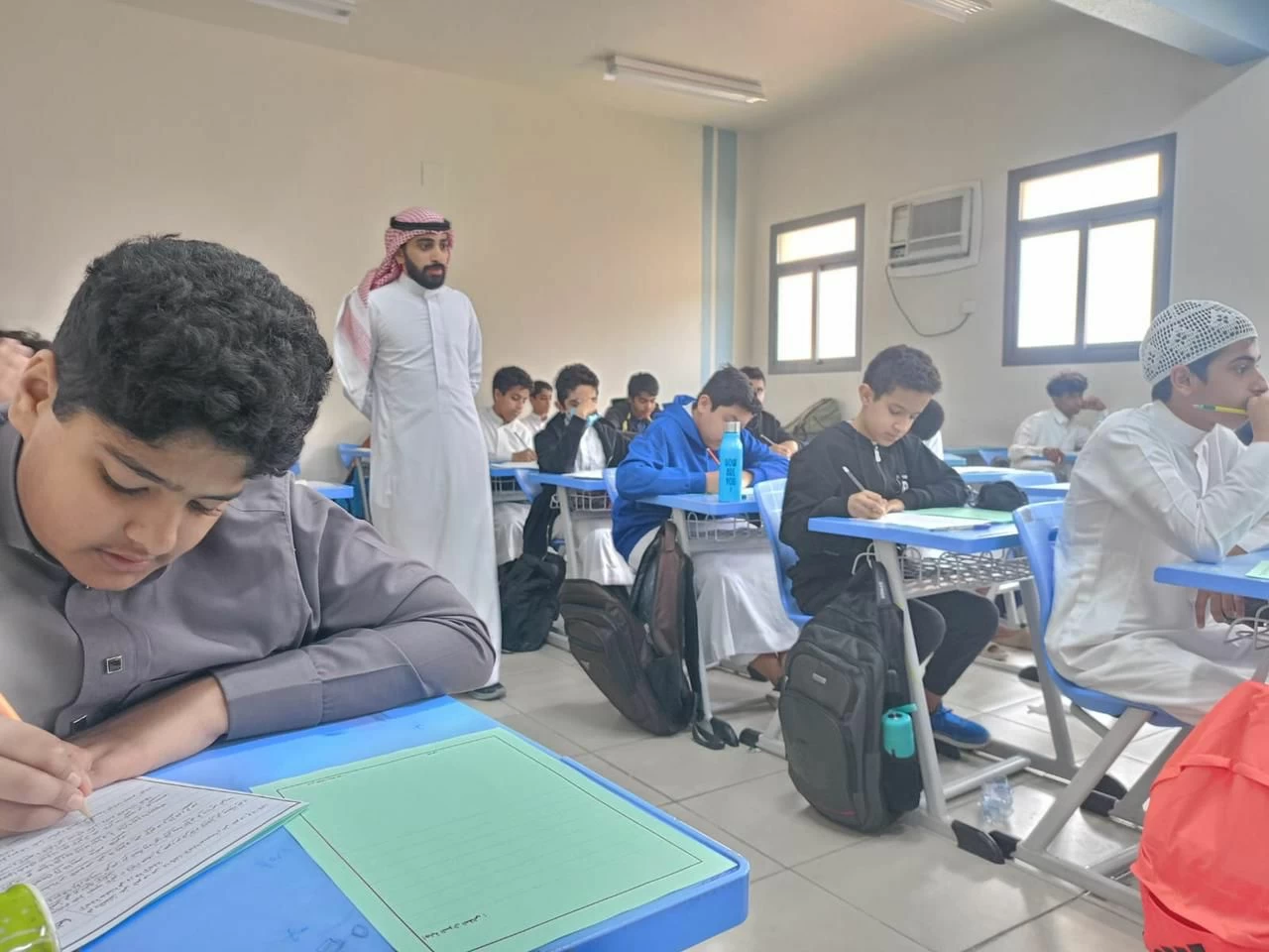 10 معايير تحسم مفاضلة النقل الخارجي للمعلمين.. «الغياب» يؤثر في المنافسة – أخبار السعودية