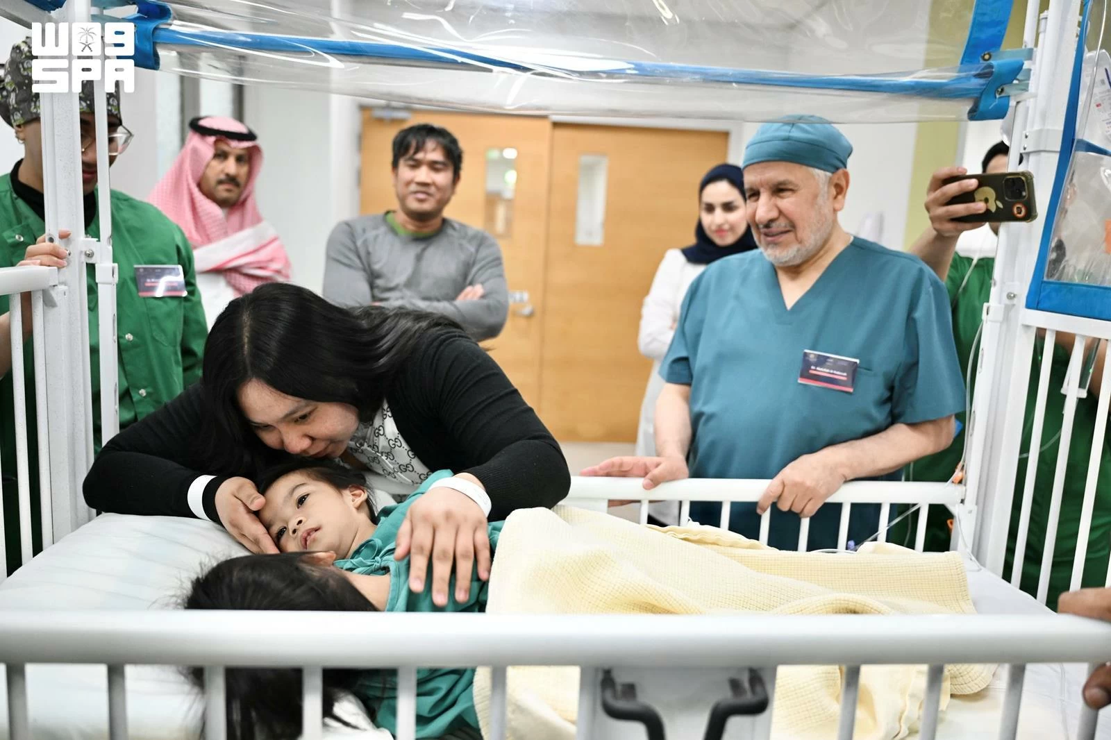 بعد عملية الـ6 ساعات.. نجاح فصل التوأم الفلبيني «أوليفيا وجيانا» – أخبار السعودية