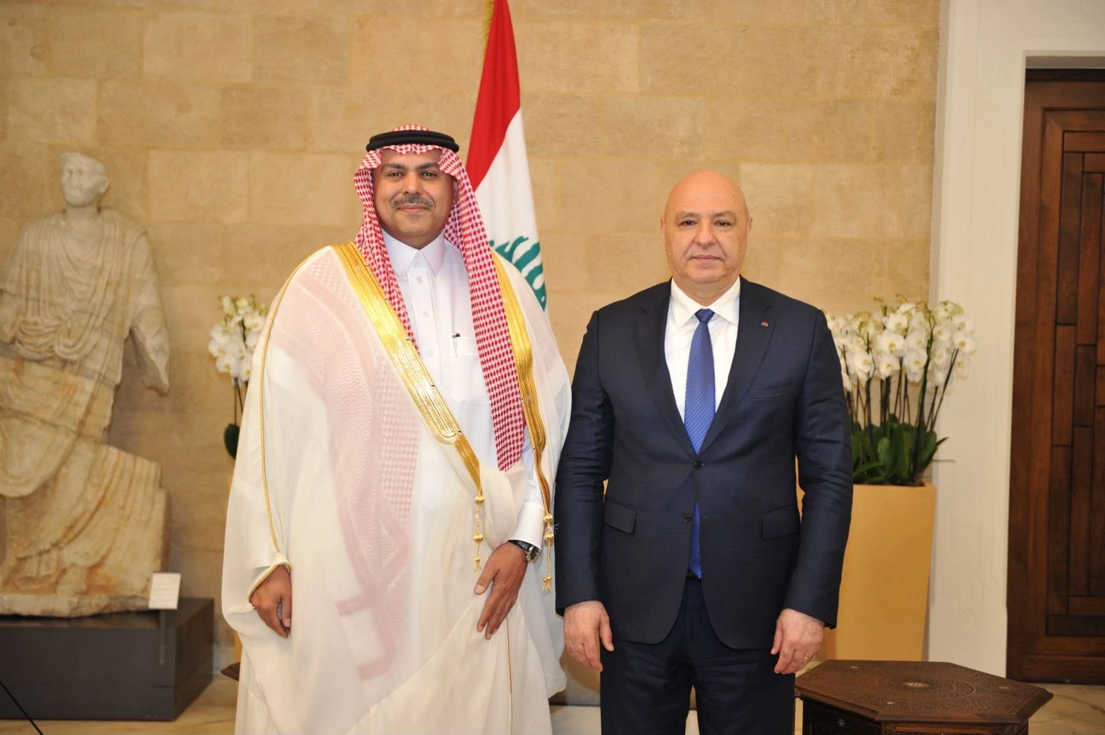 السفير الدوسري يقدم أوراق اعتماده للرئيس اللبناني – أخبار السعودية