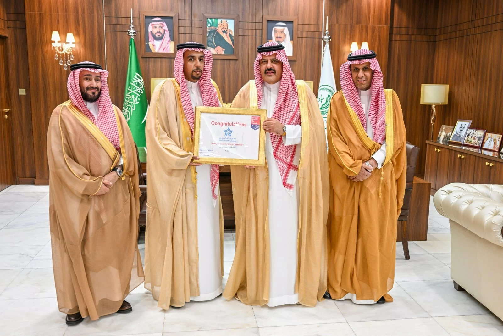 أمير حائل لـ«عكاظ»: شهادة «أفضل بيئة عمل» للتجمع تعكس نضج التحول الصحي    – أخبار السعودية