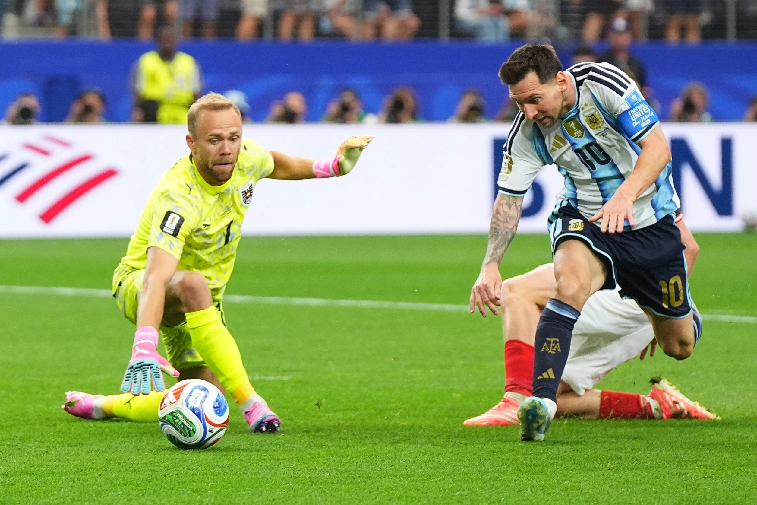 «التانغو» يتأهل.. وميسي يبدع