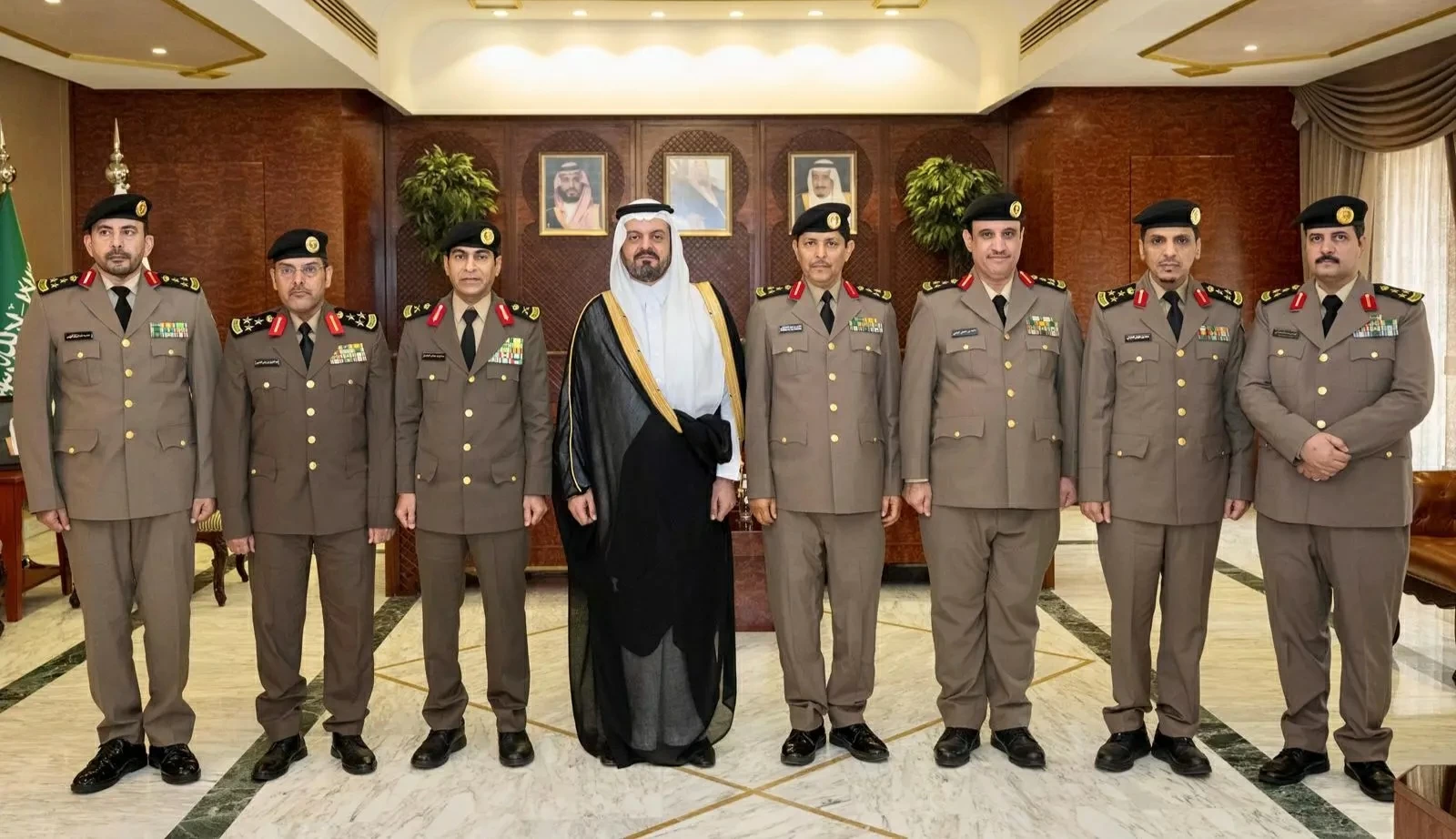 نائب أمير مكة المكرمة يقلّد عدداً من القيادات الأمنية رتبهم الجديدة – أخبار السعودية