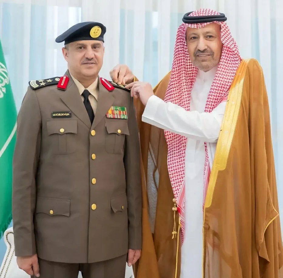 أمير الباحة يقلّد مدير مرور المنطقة ومدير إدارة دوريات الأمن رتبتيهما الجديدتين – أخبار السعودية