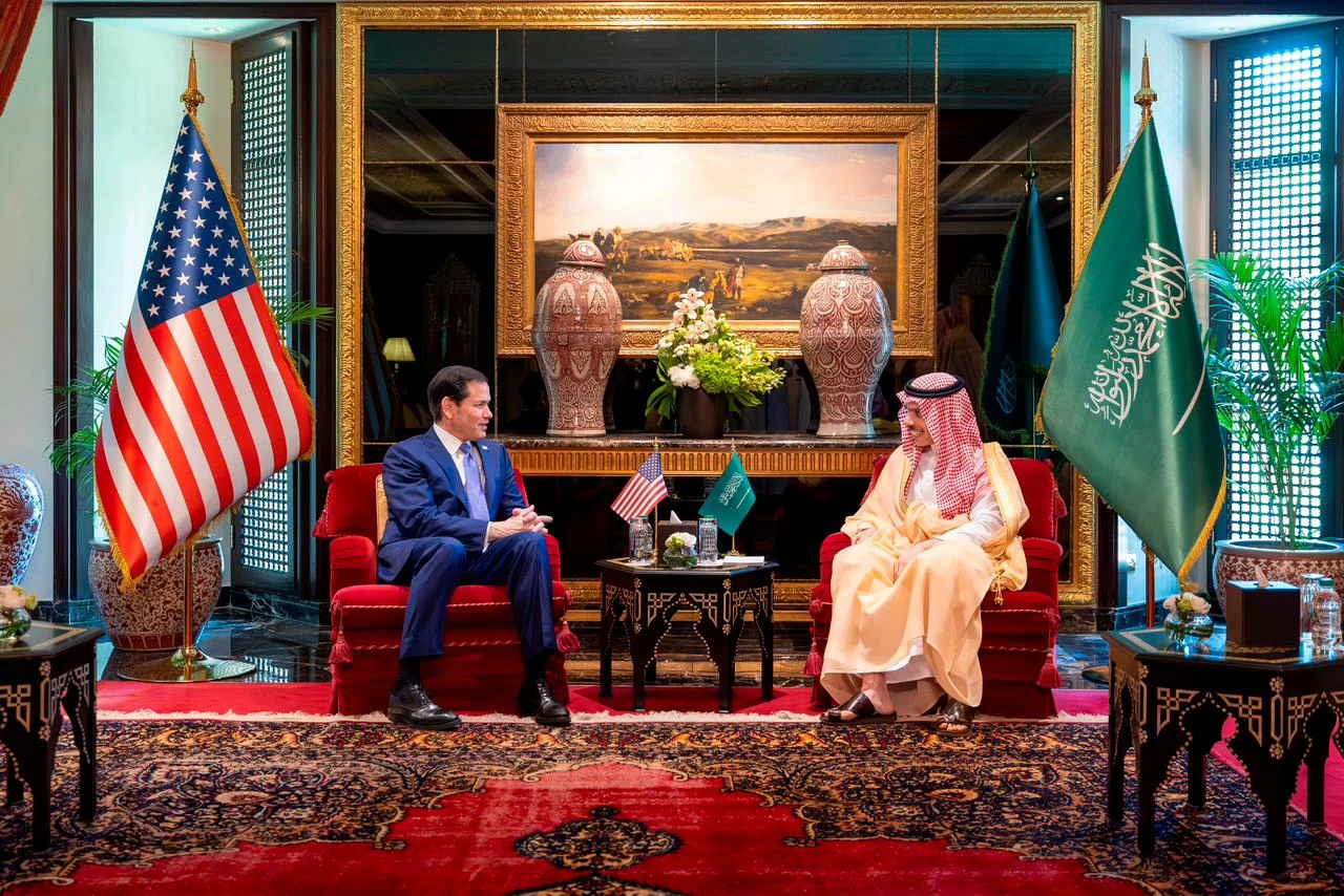 التقى وزراء خارجية أمريكا وعمان وقطر.. فيصل بن فرحان يبحث الاتفاق الأمريكي – الإيراني – أخبار السعودية