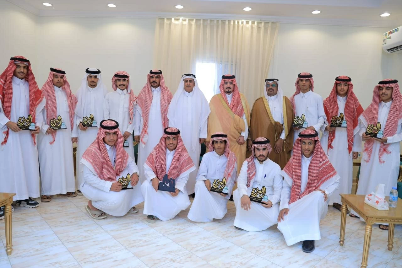 رئيس مركز البرزة يُكرّم خريجي المرحلة الثانوية