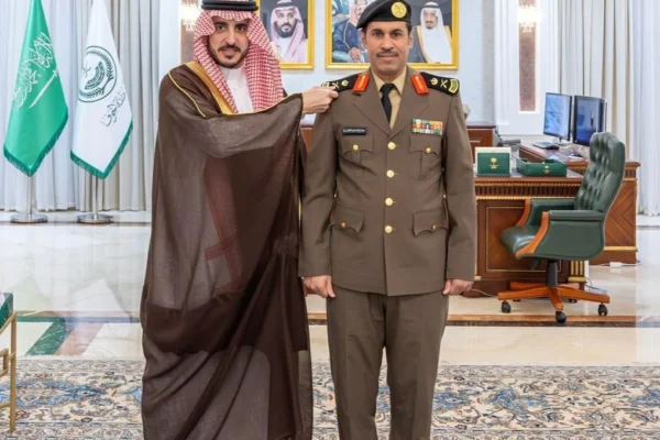 فيصل بن نواف يُقلّد نائب مدير شرطة المنطقة رتبته الجديدة – أخبار السعودية