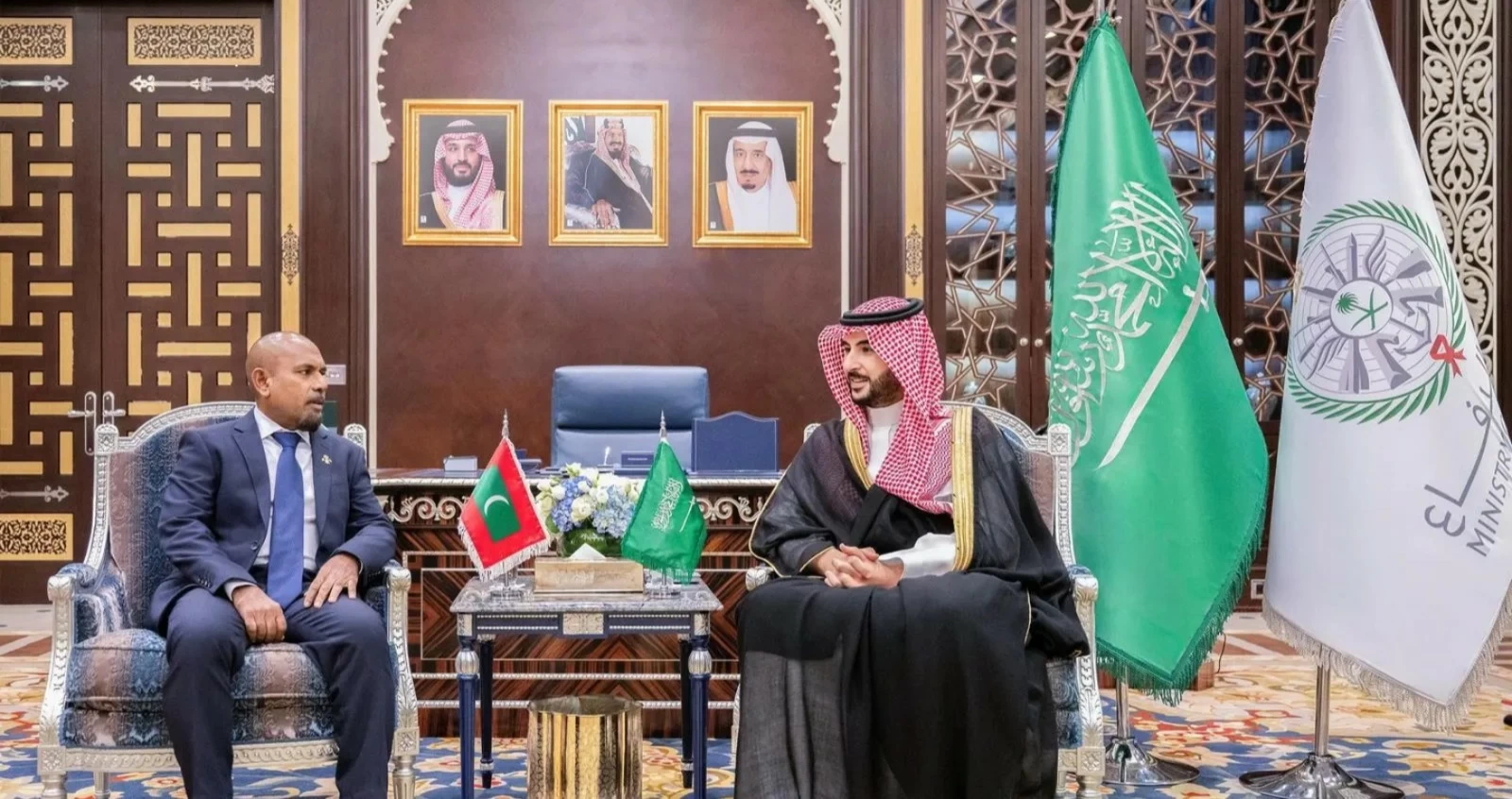 وزير الدفاع يلتقي نظيره المالديفي – أخبار السعودية