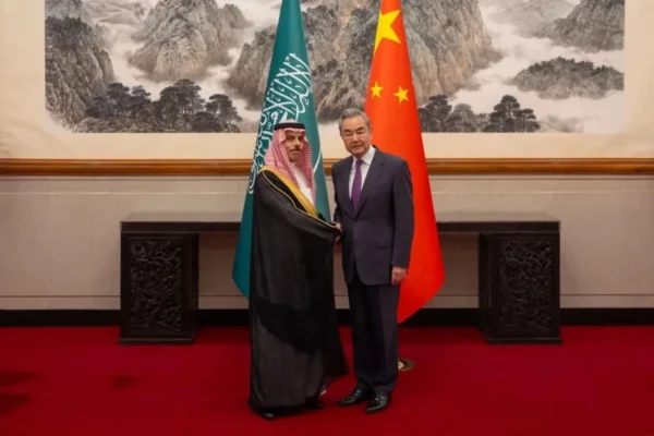 وزير الخارجية ونظيره الصيني يؤكدان أهمية ضمان أمن الملاحة البحرية – أخبار السعودية