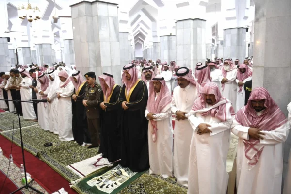 محافظ الطائف يؤدي صلاة الميت على الزلفي «شهيد حادثة أرامكو» – أخبار السعودية