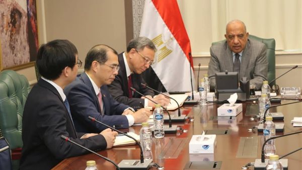 وزير الكهرباء يبحث مع وفد صيني دعم التعاون فى مجال الطاقة المتجددة