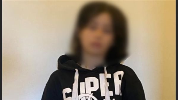 القبض علي فتاة تجلس على أحد الأرصفة وتدخين سيجارة تحوى مواد مخدرة بمطروح