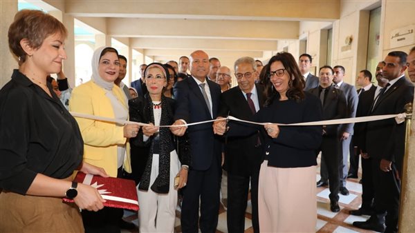 محافظ القاهرة وعمرو موسى يفتتحان معرض «الهوية.. وأنا» بدار الأوبرا