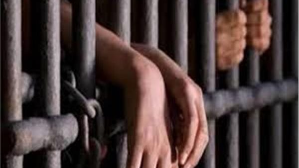 ضبط 6 عناصر إجرامية بحوزتهم مخدرات وأسلحة نارية وبيضاء بشبرا الخيمة