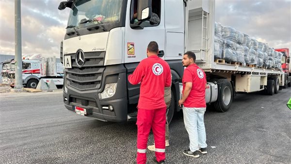 الهلال الأحمر يطلق قافلة «زاد العزة» 205 بحمولة أكثر من ألفي طن من المساعدات الإنسانية الشاملة لدعم الأشقاء الفلسطينيين