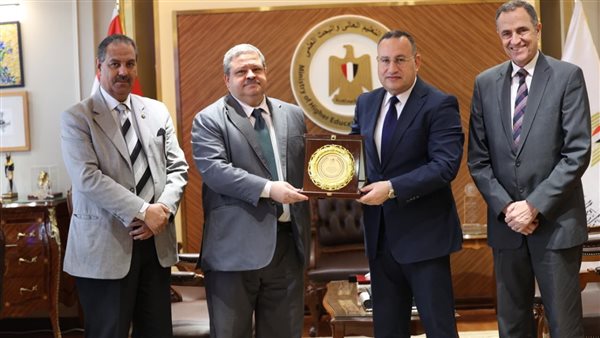 وزير التعليم العالي يبحث مع رئيس الهيئة المصرية لضمان الجودة والاعتماد إتقان تطوير منظومة الجودة