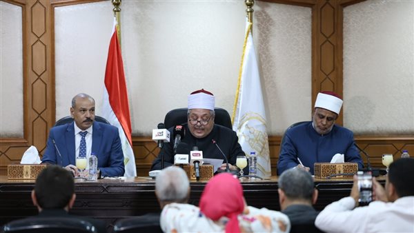 خلال بث مباشر على الصفحة الرسمية للأزهر.. الشيخ أيمن عبد الغني يجيب عن أسئلة الصحفيين بشأن امتحانات الثانوية الأزهرية