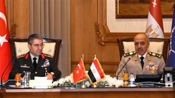 الفريق أحمد خليفة رئيس أركان حرب القوات المسلحة يلتقى رئيس هيئة الأركان العامة للقوات المسلحة التركية