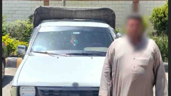 ضبط سائق «ربع نقل» عرّض حياة المواطنين للخطر بنقل أشخاص داخل الصندوق الخلفي بالشرقية