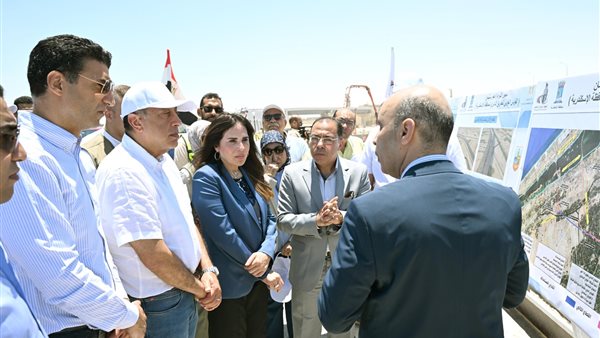 جولة مفاجئة لرئيس الوزراء في مشروع محور عمر سليمان.. تفاصيل أكبر طريق يربط الإسكندرية
