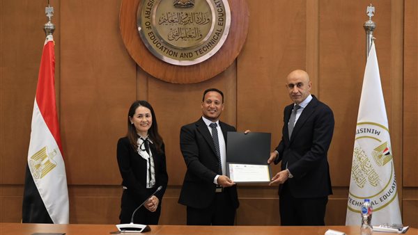 وزير التعليم والنائب الأول لرئيس “جايكا” يشهدان اعتماد الدفعة الخامسة من مدربي “التوكاتسو”