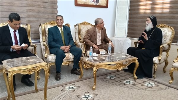 وكيل وزارة تعليم يتفقد مدرسة سان ستيفن للغات فى قنا