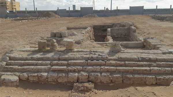 اكتشاف 18 مقبرة أثرية وعدد من الدفنات السطحية والتوابيت واللقى الأثرية