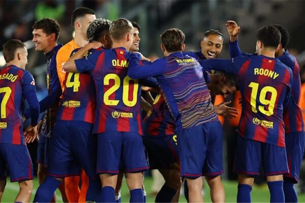 رسميًا.. برشلونة يجدد عقد لاعبه قبل انطلاق الموسم الجديد