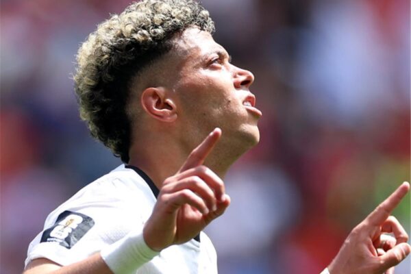 الدوري الأمريكي يرشح إمام عاشور للانتقال إلى ناديين في الصيف