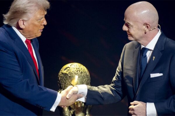 بسبب ترامب.. 50 نائبًا أوروبيًا يطالبون بالتحقيق مع رئيس فيفا والتهديد بإيقافه