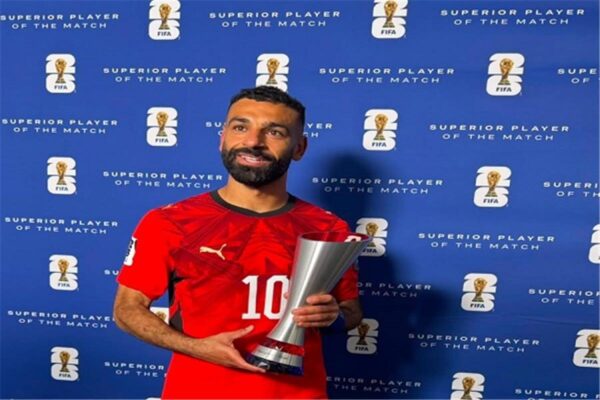 فيديو | بالتاج الملكي.. كيف احتفل محمد صلاح بتأهل مصر إلى دور الـ16 من كأس العالم؟